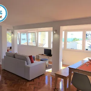 cascais-downtown-apartment-with-sea-view.hotels-lisbon-portugal.com/